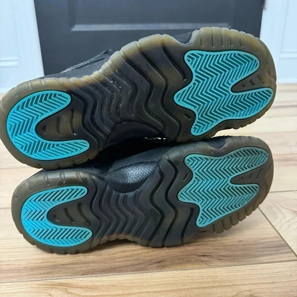 AIR JORDAN 11 RETRO - Picture 7 of 11